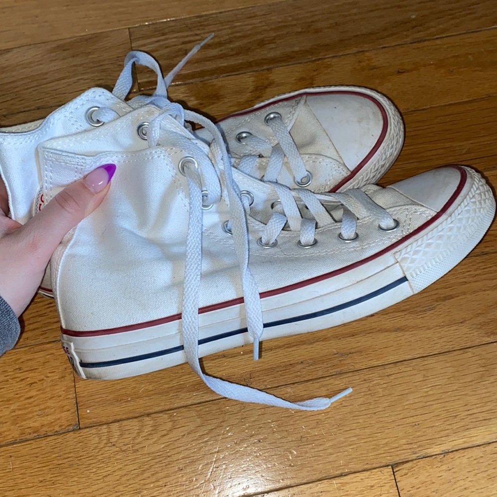 Size 7 white converse